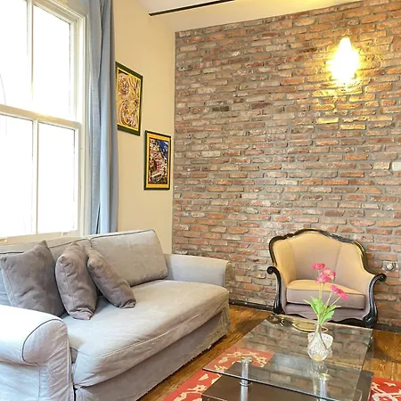 Authentic Beyoglu Flat 2br W Brick Walls Vint Apartment *