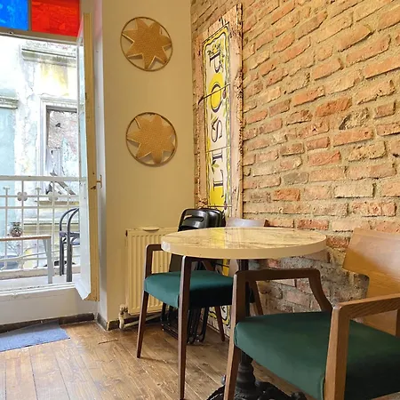 Authentic Beyoglu Flat 2br W Brick Walls Vint Διαμέρισμα *