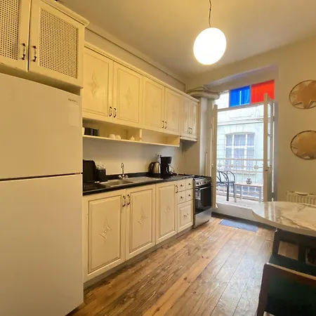 アパート Authentic Beyoglu Flat 2br W Brick Walls Vint