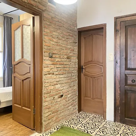 アパート Authentic Beyoglu Flat 2br W Brick Walls Vint *