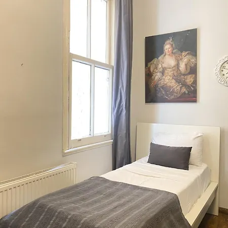 Authentic Beyoglu Flat 2br W Brick Walls Vint Apartamento